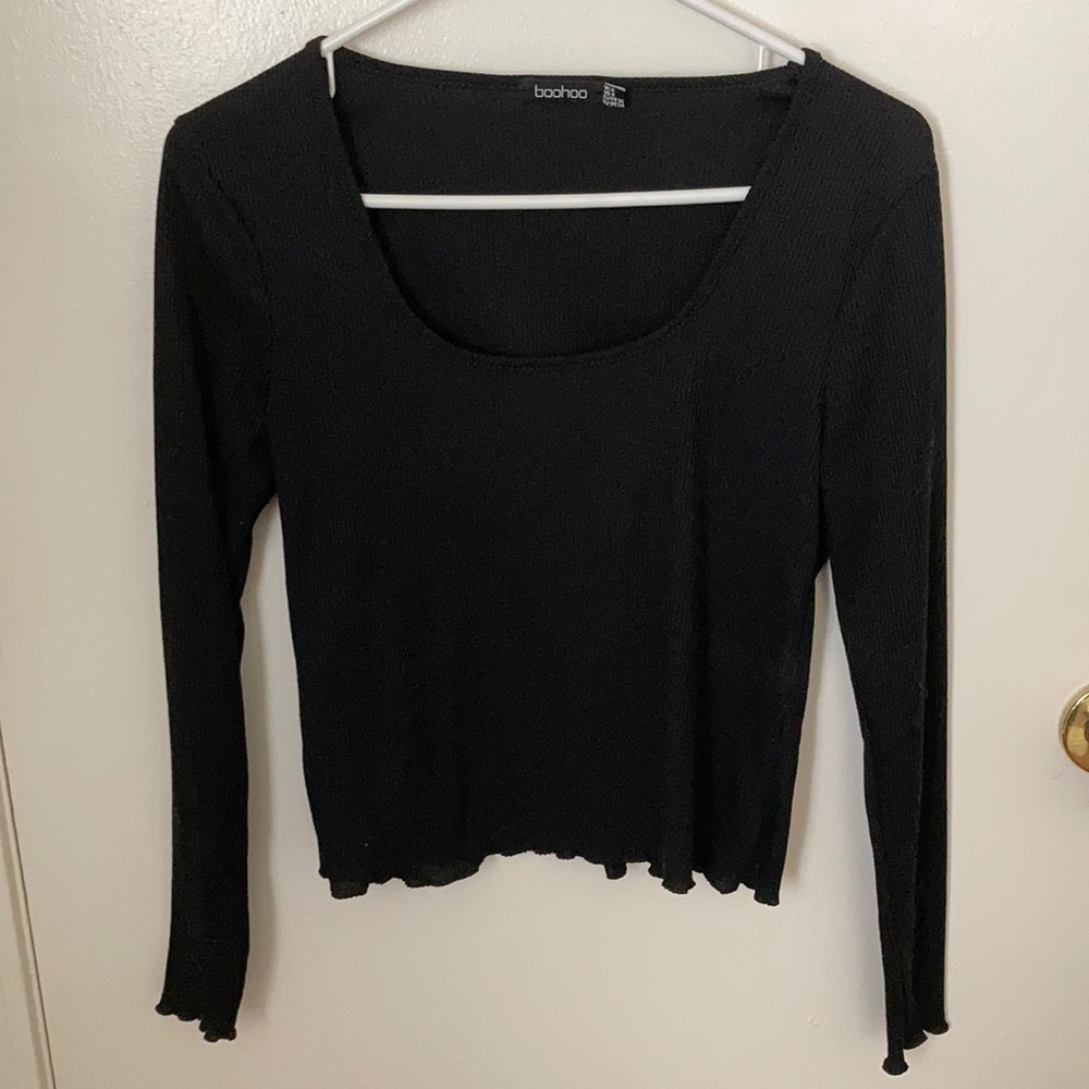 Boohoo long sleeve slight crop with scalloped hem